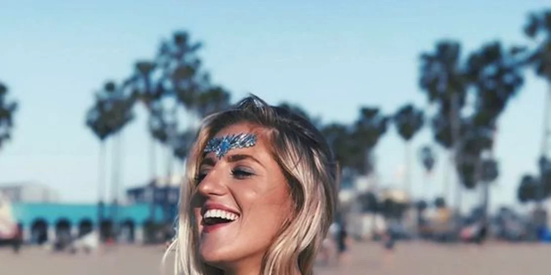 Glitter Boobs: Η νέα τάση που σε θέλει (σχεδόν) γυμνή!