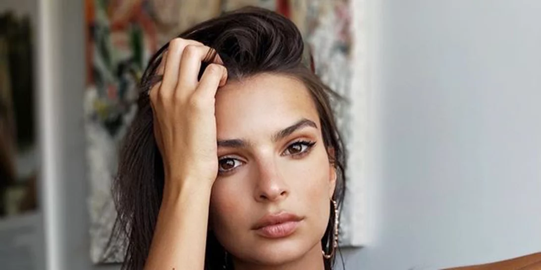 Emily Ratajkowski: Μόνο εκείνη θα μπορούσε να είναι σέξι και ντυμένη έτσι