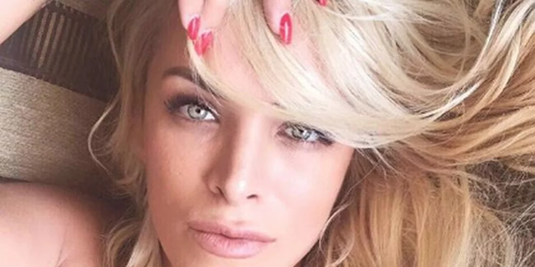 Κατερίνα Καινούργιου: Ποζάρει με μπικίνι και νέο look στο μαλλί