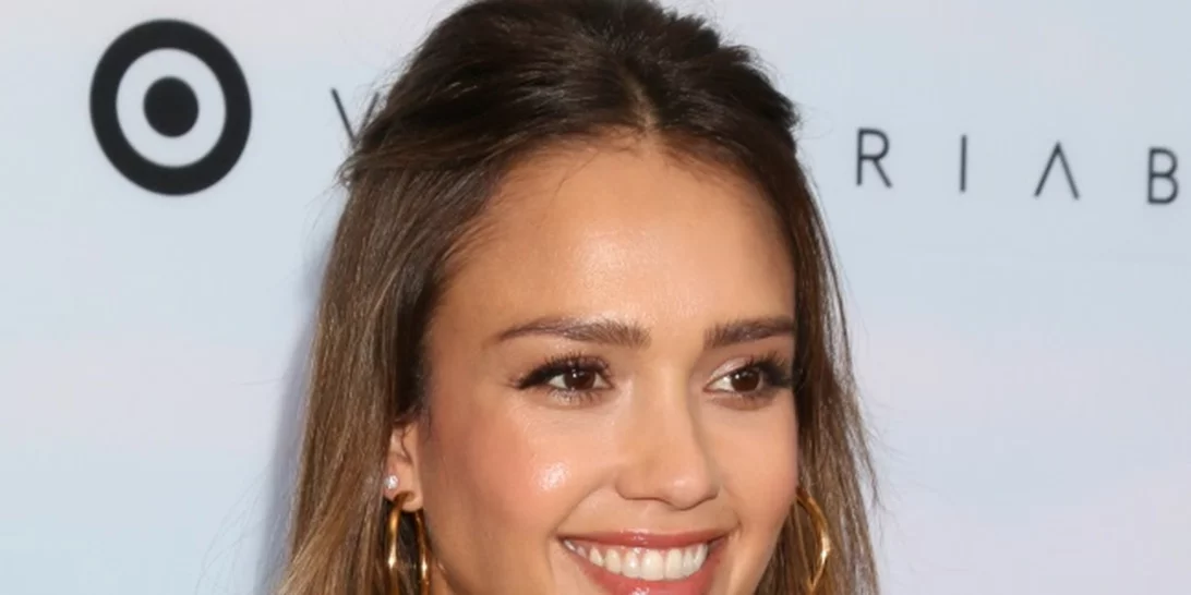 Τι είναι το hun hairstyle και γιατί είναι τόσο εύκολο να το πετύχεις