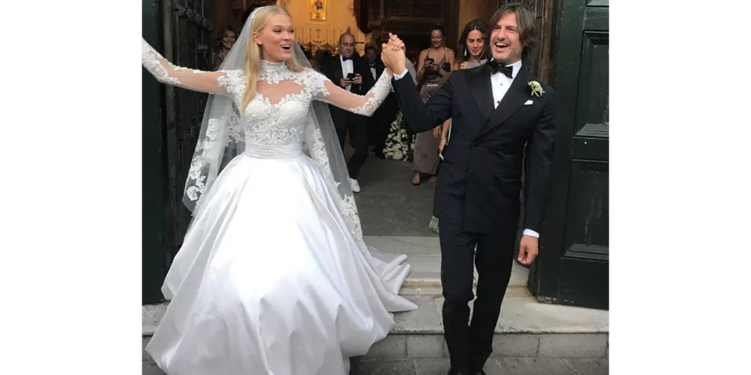 Δύο σε ένα: Το νυφικό αυτού του μοντέλου έκλεψε τις εντυπώσεις