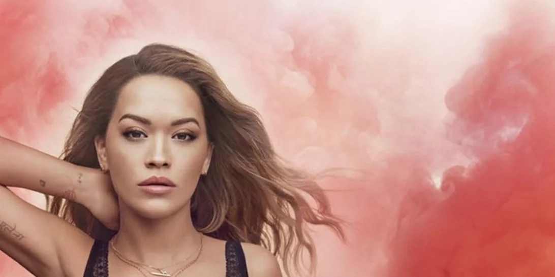 Rita Ora | Λανσάρει τη νέα, ακόμα πιο cool συλλογή του Tezenis Miami Bra