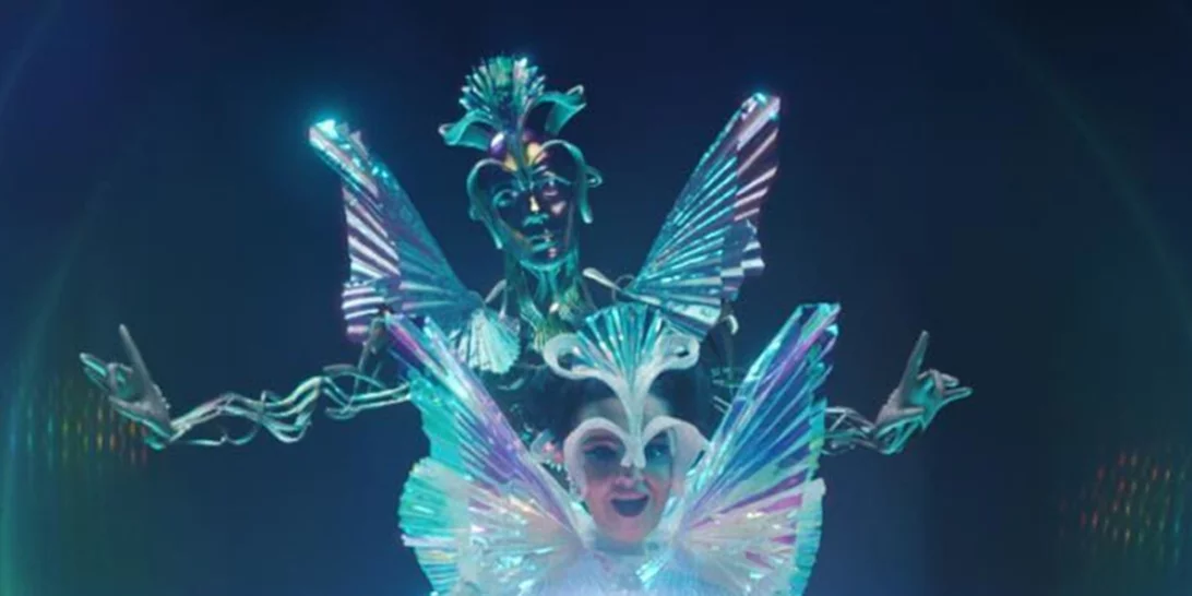 Bjork | Το βίντεο για το οποίο μιλούν ΟΛΟΙ και τα μυστικά πίσω από το... φόρεμά της