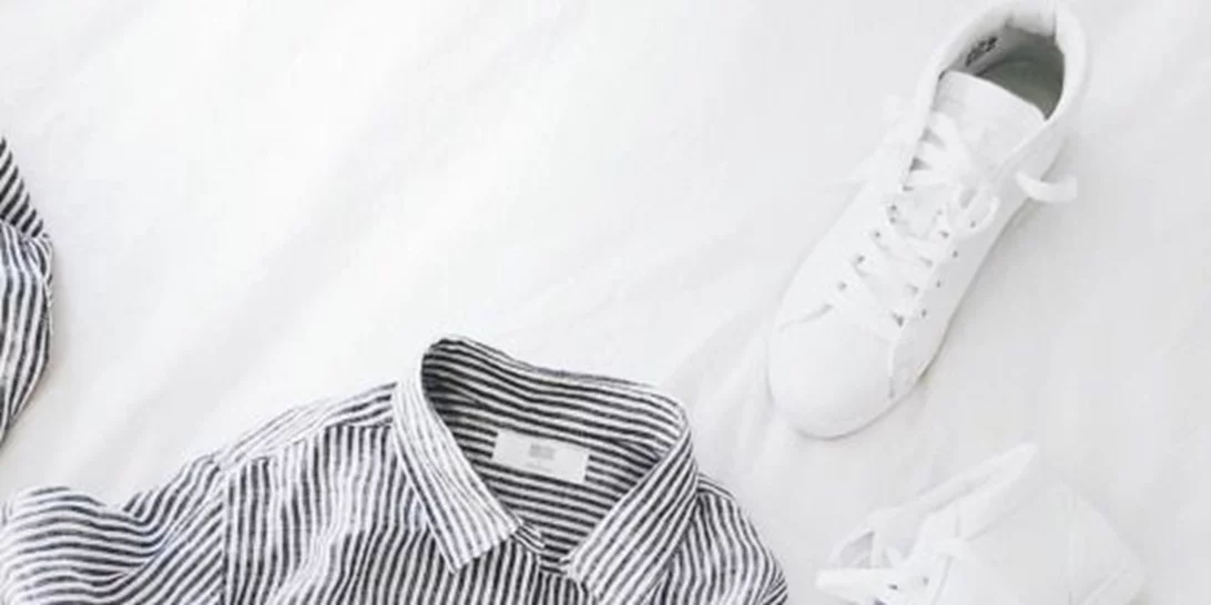 10 κομψές αγορές για τη βαλίτσα του Σαββατοκύριακου