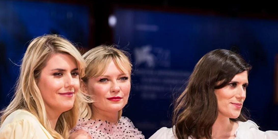 Venice Film Festival '17: Η στυλιστική επάνοδος της Kirsten Dunst στο κόκκινο χαλί