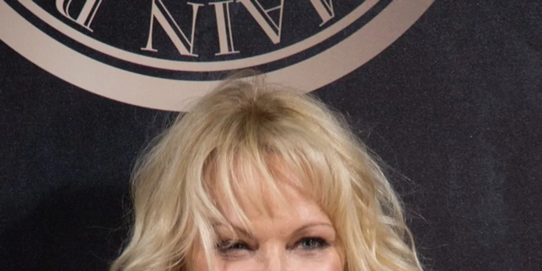 Pamela Anderson | Στη Ρωσία για να στηρίξει τον αγαπημένο της!