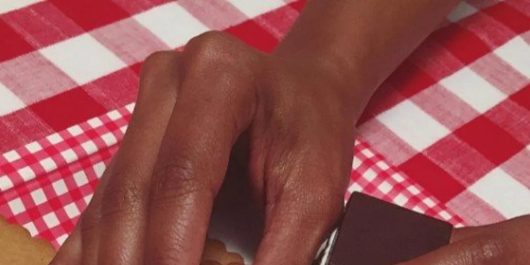 Το καρό είναι το hot season trend και εσύ θα το φοράς και στα νύχια σου