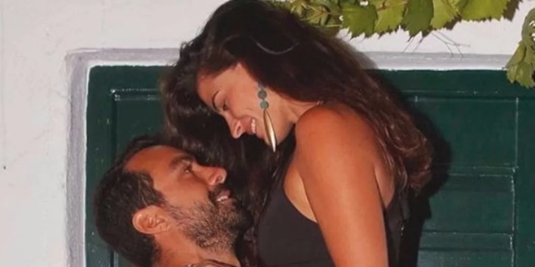 Χριστίνα Μπόμπα - Σάκης Τανιμανίδης: Νυχτερινή βόλτα στην Αθήνα