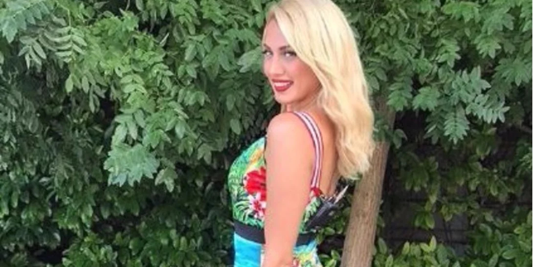 Κωνσταντίνα Σπυροπούλου | Χαλαρή βόλτα στην Βουλιαγμένη με την Σοφία Χαρμαντά