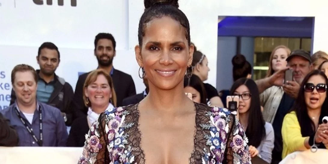 Halle Berry: Με το πιο ανατρεπτικό look στο κόκκινο χαλί