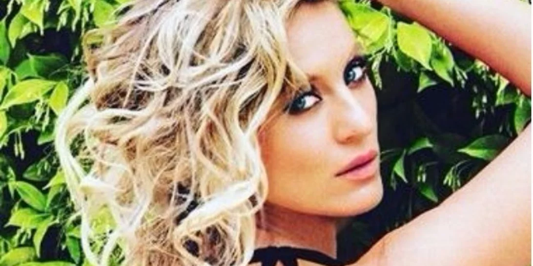 Ελεονώρα Μελέτη: Βόλτα στην Γλυφάδα μετά τις φήμες για εγκυμοσύνη