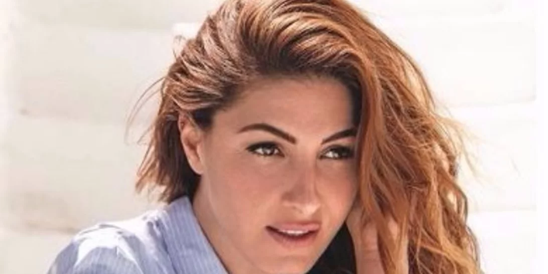 Έλενα Παπαρίζου: Χωρίς μακιγιάζ και χωρίς ρετούς στη Μύκονο