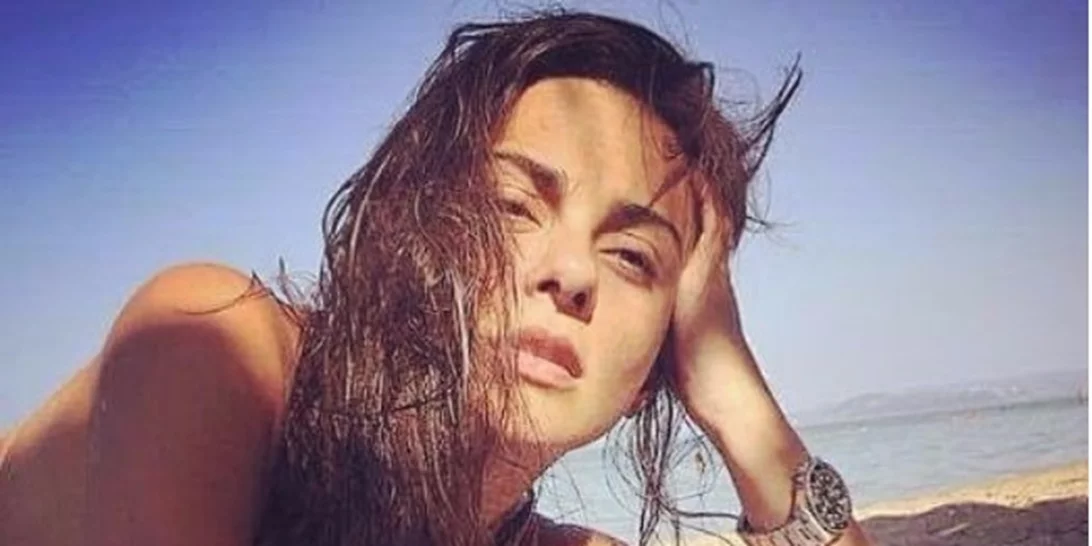 Αγγελική Δαλιάνη: Στην παραλία μαζί με τον Μάνο Παπαγιάννη και την κόρη τους