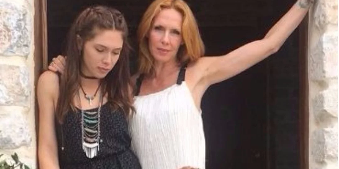 Εβελίνα Παπούλια: Η νοσταλγική φωτογραφία με την κόρη της στο Λονδίνο