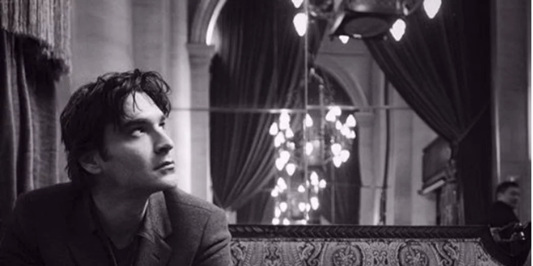 Χριστόφορος Παπακαλιάτης: Αγκαλιά με όμορφη ηθοποιό στους Παξούς