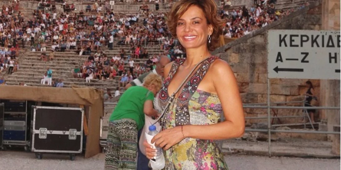 Δήμητρα Ματσούκα: Πρωινή yoga στην παραλία με καυτό μπικίνι