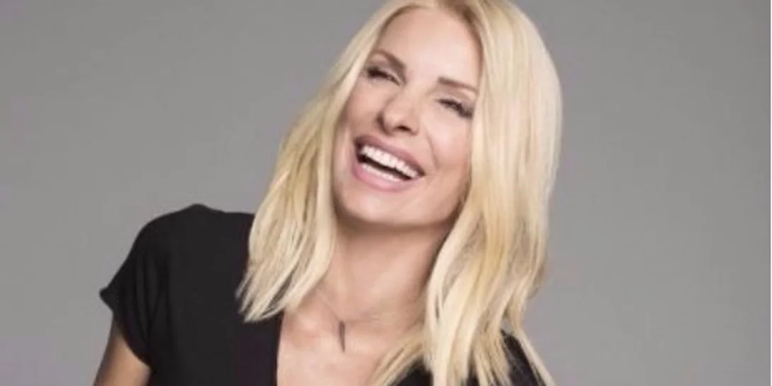 Ελένη Μενεγάκη: Εμφάνιση - έκπληξη στο καμαρίνι γνωστής ηθοποιού!