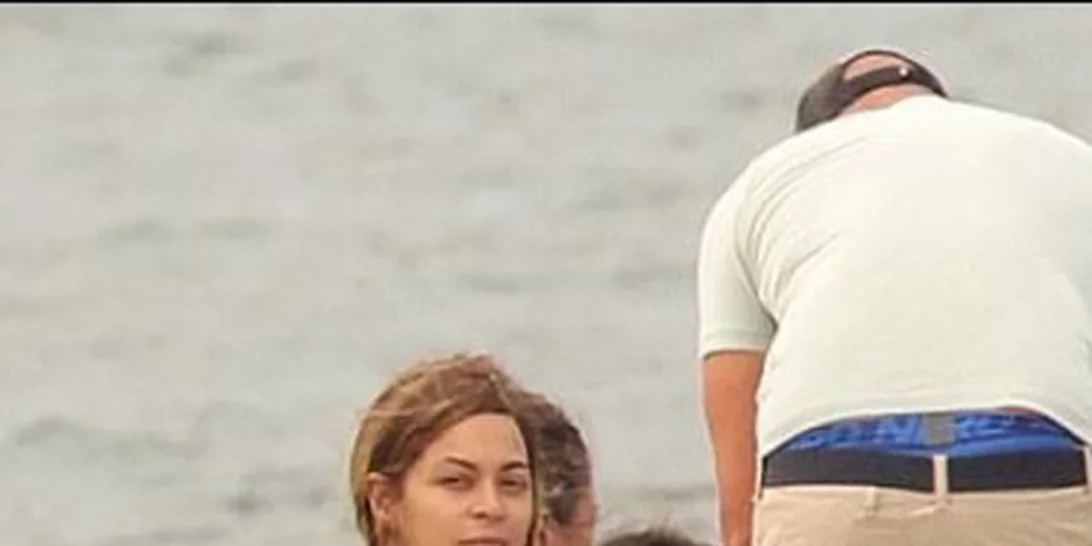 Beyonce: Σε πολυτελές σκάφος χωρίς ίχνος μακιγιάζ