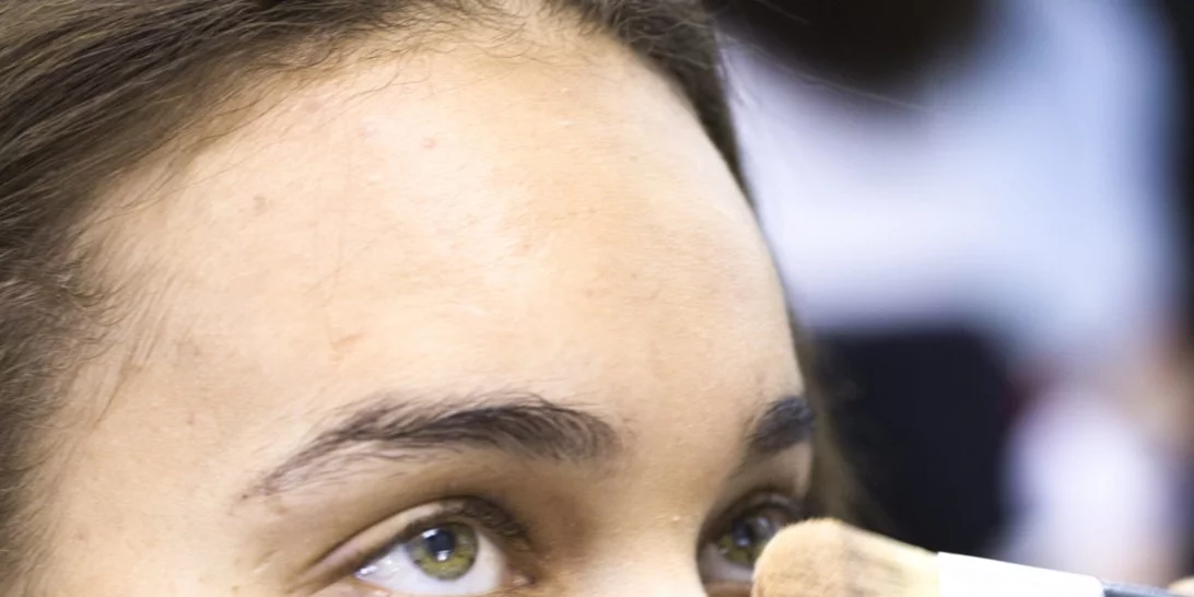 Αυτός είναι σίγουρα ο πιο διασκεδαστικός τρόπος εφαρμογής του foundation! (μία δοκιμή θα σε πείσει)