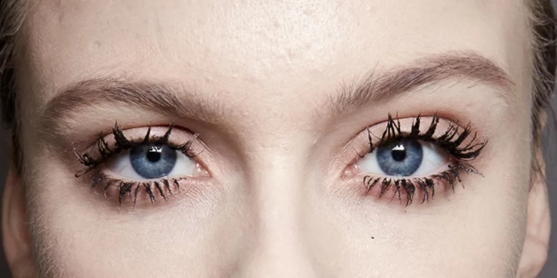 Πώς να φορέσεις το σκούρο κραγιόν τώρα και να μην φαίνεσαι εξωγήινη