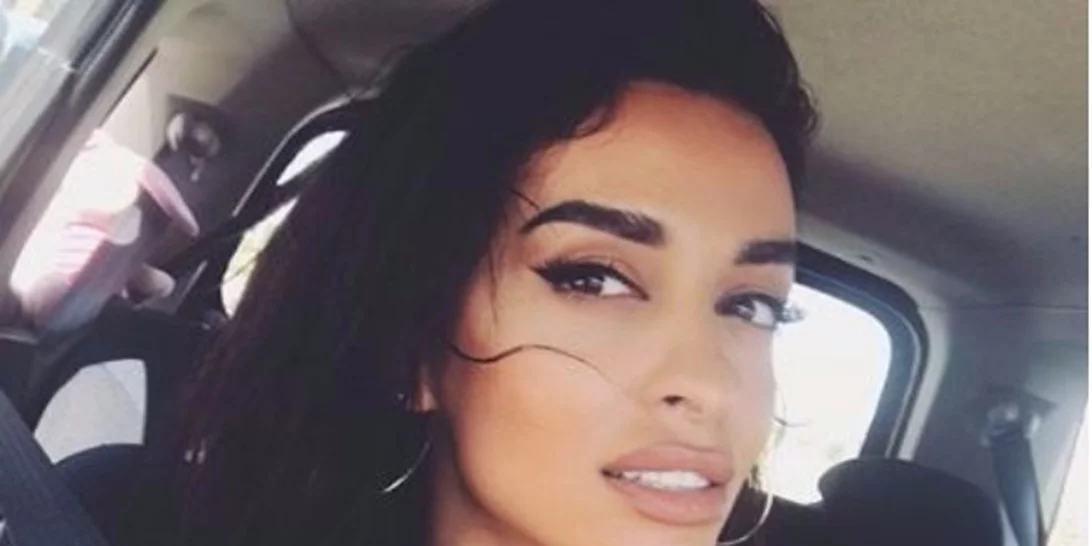 Ελένη Φουρέιρα: Με κόκκινο μπικίνι απολαμβάνει τα καταγάλανα νερά