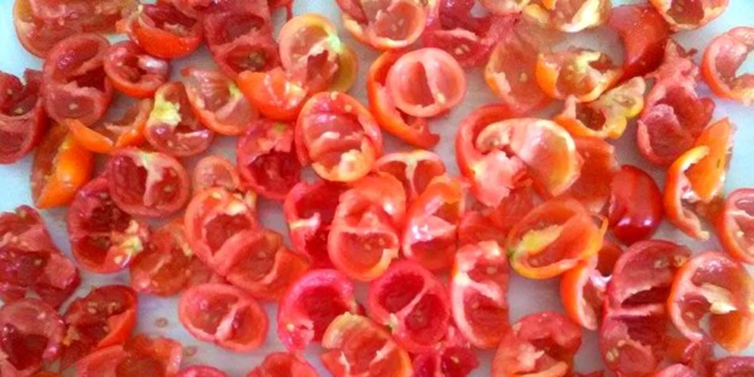 Πώς θα φτιάξεις λιαστές ντομάτες μόνη σου στο φούρνο