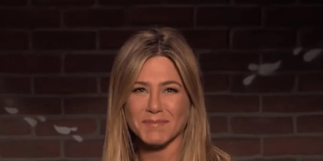 Jennifer Aniston: Πώς αντιδρά όταν διαβάζει "mean tweets";