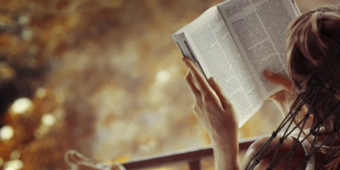 Σου βρήκαμε τα πέντε βιβλία που θα ονειρευτείς και θα ζήσεις μαζί τους