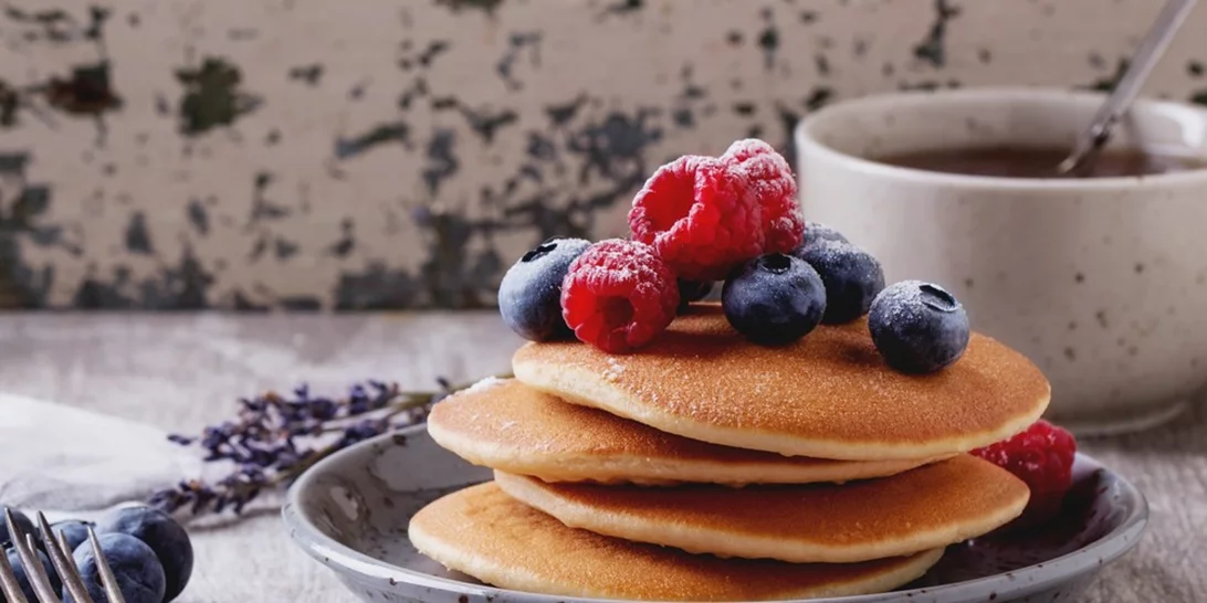 Vegan pancakes | Η πιο εύκολη συνταγή για το πρωινό σου είναι και η πιο υγιεινή