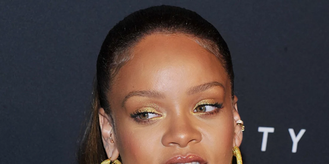 Η Rihanna έχει φορέσει άπειρα χρώματα κραγιόν. Με αυτό, όμως, την έχεις ξαναδεί;