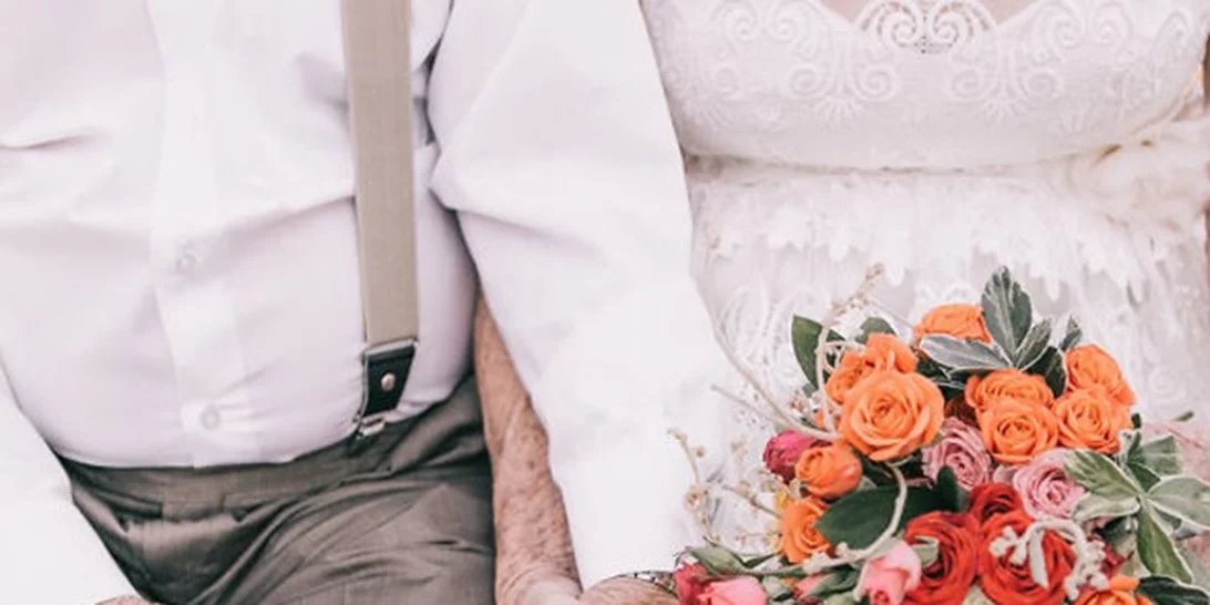 Το ζευγάρι που φωτογραφήθηκε για το γάμο του 60 χρόνια μετά την τελετή