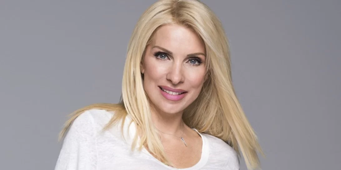 Η Ελένη Μενεγάκη σου δείχνει τη δύναμη του black&white μέσα από ένα μόνο look