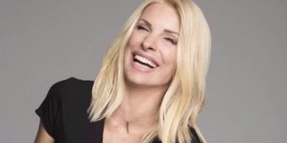 Το μπλε-μαύρο είναι ο καλύτερος συνδυασμός που μπορείς να κάνεις - και η Ελένη Μενεγάκη συμφωνεί!