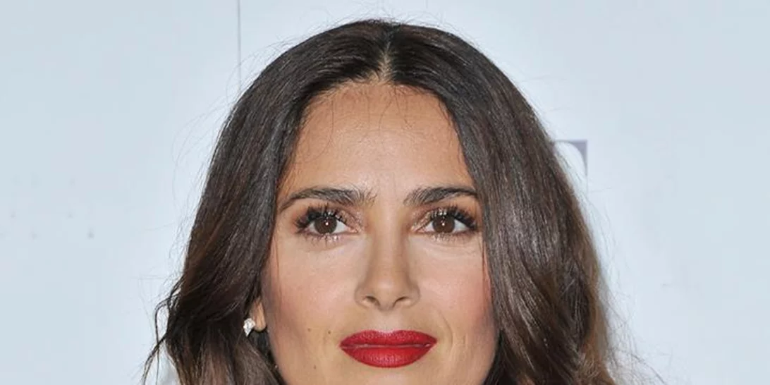 Δες βήμα - βήμα την Salma Hayek να γίνεται ξανθιά (μέσα σε μία ώρα)
