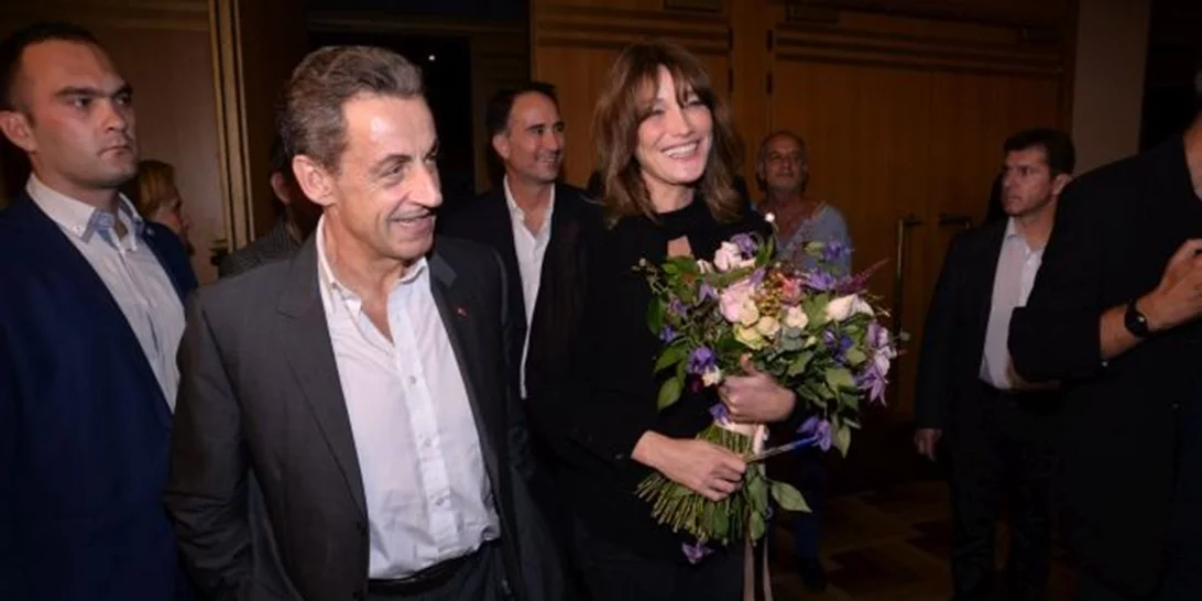 Carla Bruni - Nicolas Sarkozy | Eκείνη τον έχει στο κινητό ως «Nicolas, αγάπη μου», εκείνος ζηλεύει ακόμα και τη σκιά της