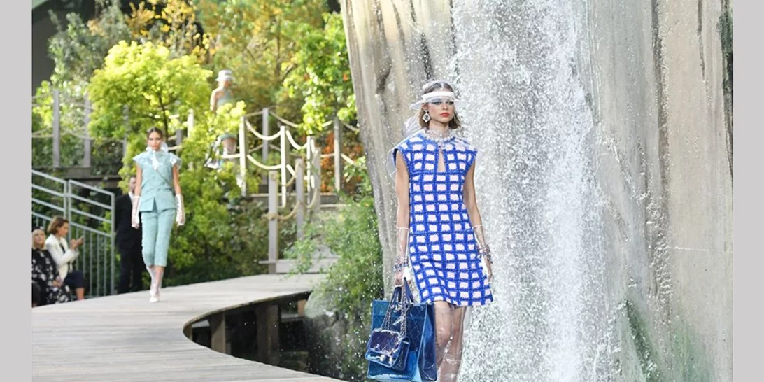 Chanel Άνοιξη/Καλοκαίρι '18: Μια τροπική απόδραση στην καρδιά του Παρισιού