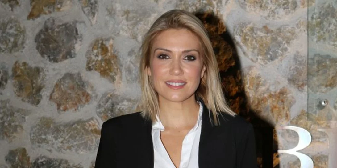 Η Έλενα Παπαβασιλείου σε μία από τις κομψότερες εμφανίσεις της