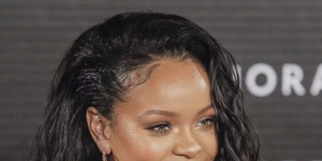 Η Rihanna φωτογραφήθηκε για το ξεχωριστό εξώφυλλο και σειρά κολάζ του «Essence»