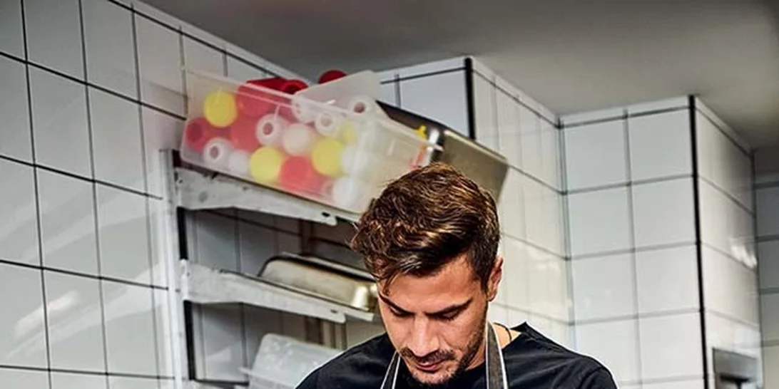 Άκης Πετρετζίκης: Κυκλοφορεί το νέο τεύχος του περιοδικού του!