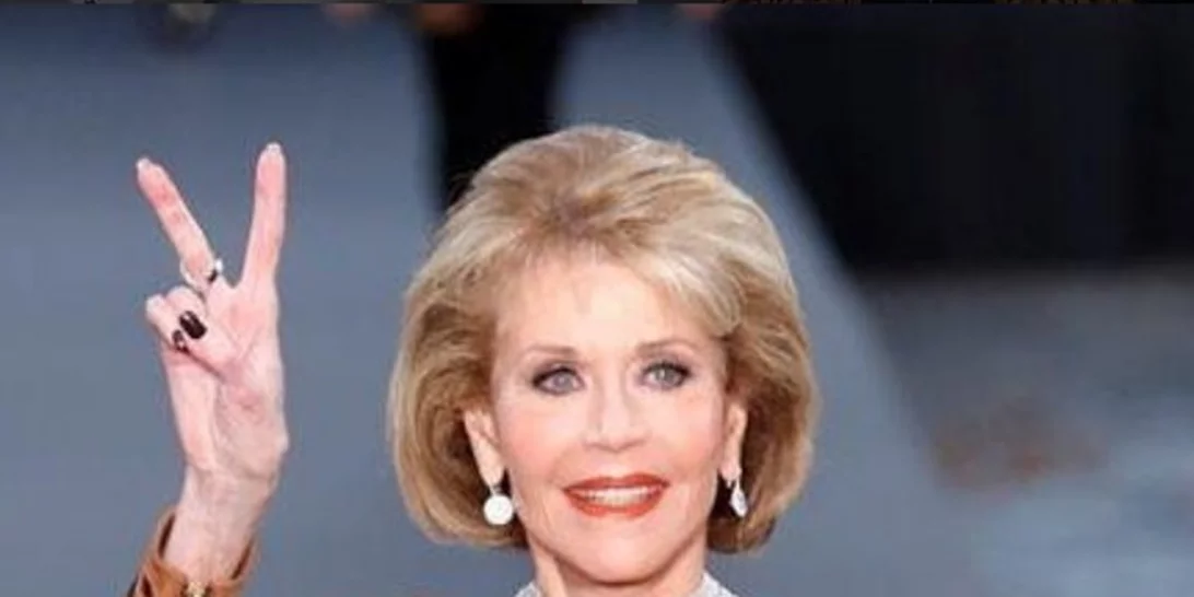H Jane Fonda ανέβηκε στην πασαρέλα και έκλεψε την παράσταση!