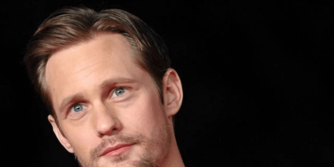 Alexander Skarsgård | Αποκαλύπτει ποια είναι η σχέση του με την Charlize Theron