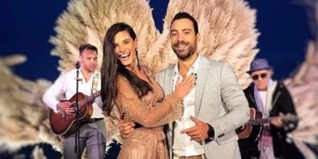 Σάκης Τανιμανίδης - Χριστίνα Μπόμπα: Χαλαρή βόλτα και ψώνια για το λαμπερό ζευγάρι