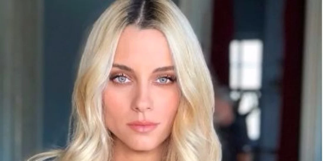 Δούκισσα Νομικού: Ποζάρει χαμογελαστή στους δρόμους της Πολωνίας