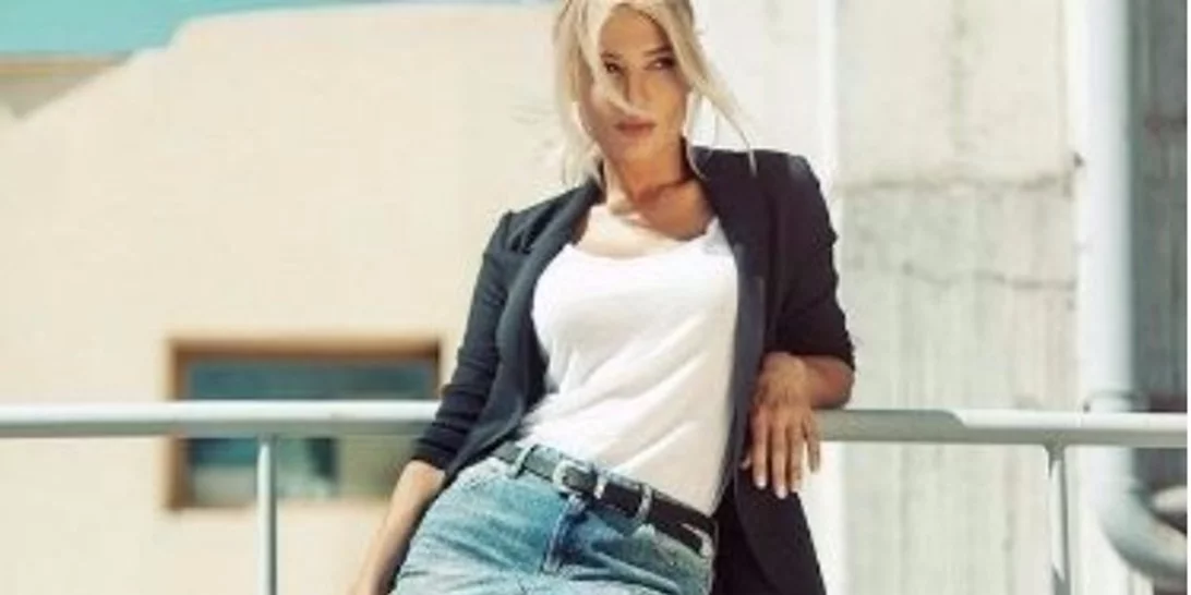 Φαίη Σκορδά: Βόλτα στην Βουλιαγμένη με τους γιους της