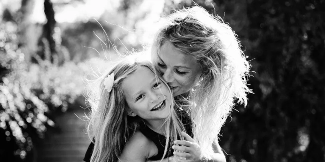 Κολλητός τους φίλος όταν πρέπει, αλλά γονιός κάθε φορά