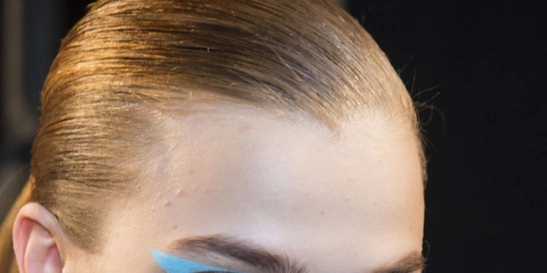 Αυτά είναι τα σωστά beauty προϊόντα αν θες να υιοθετήσεις το πιο hot trend της σεζόν, το χρώμα!