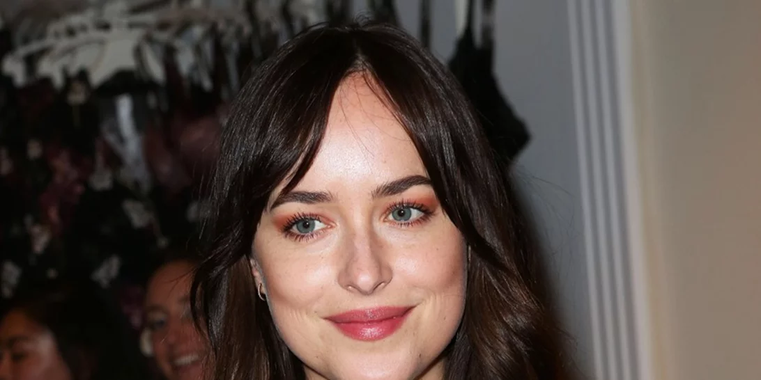 Dakota Johnson: H ωραιότερη καλεσμένη σε γάμο