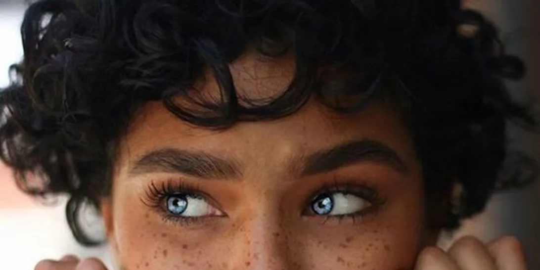 Αστροφακίδες: Είναι η νέα μόδα στο face tattoo και μας φαίνεται αρκετά cute!