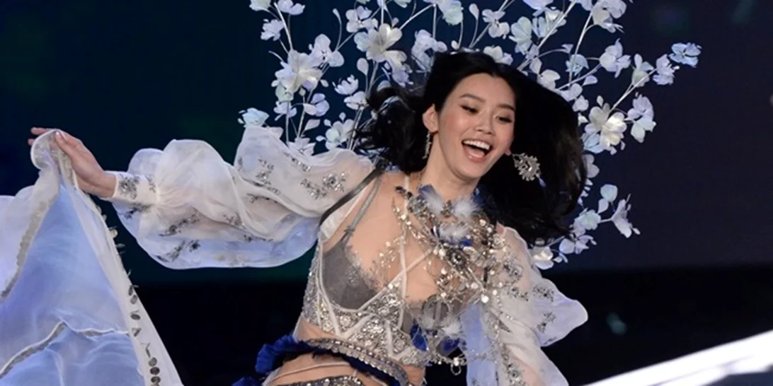 Ming Xi | Το ατύχημα στην πασαρέλα της Victoria's Secret