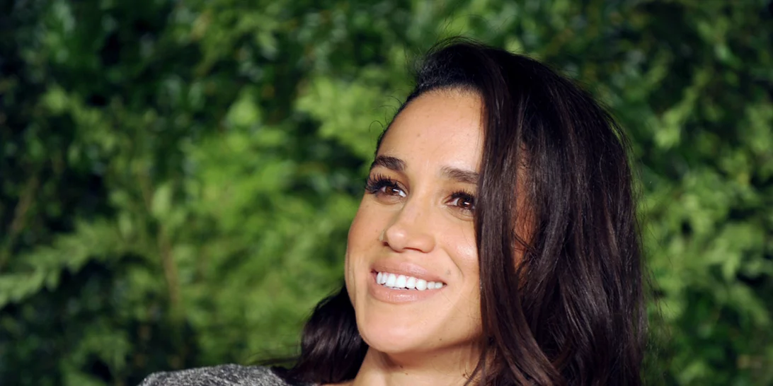 Όταν η Meghan Markle πόζαρε έξω από το παλάτι του Buckingham